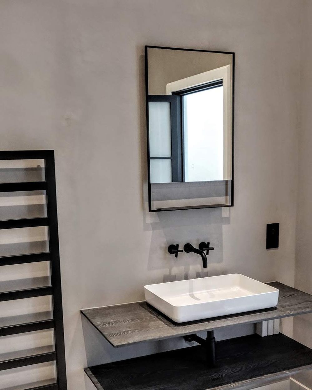 Cloakroom in microcement with countertop basin